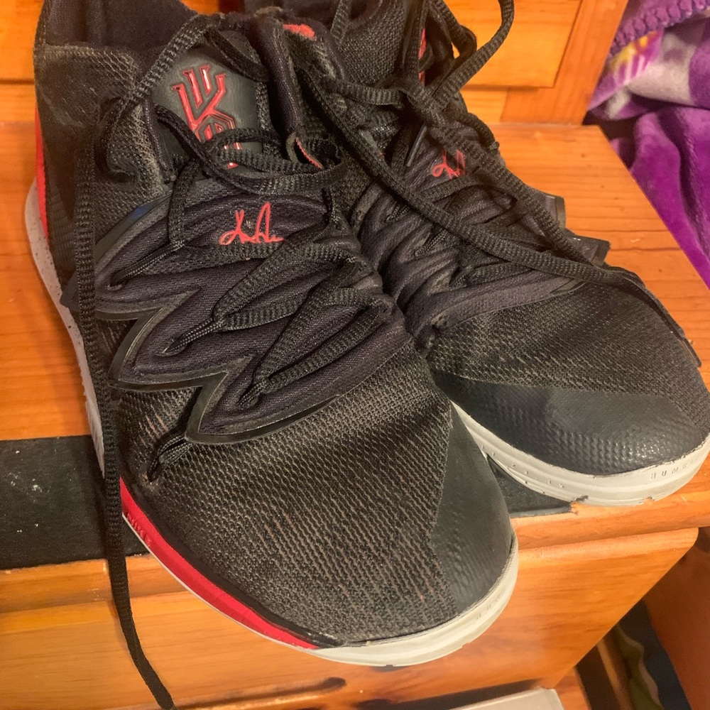 Kyrie 5 - Picture 3 of 5